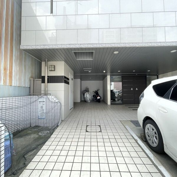 プランドール名駅の駐車場