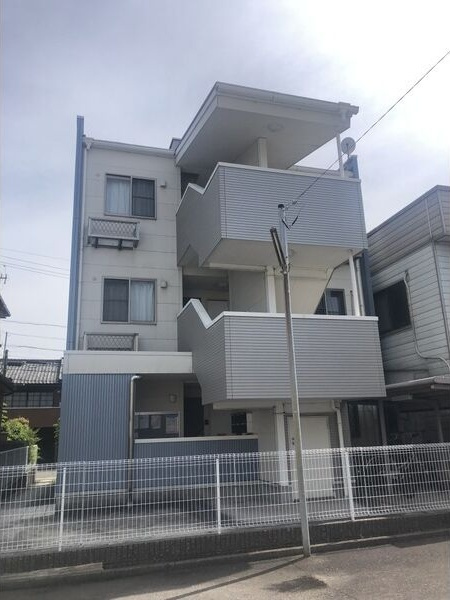 LAPUTAの外観