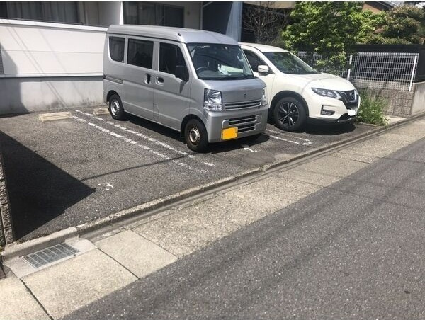 LAPUTAの駐車場