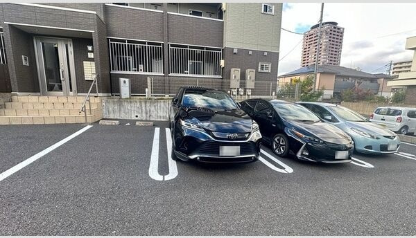 グランドール　千種の駐車場