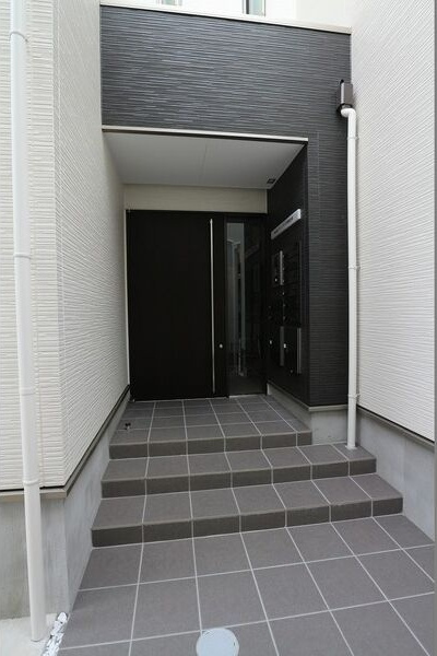 GRANDTICプリモ・アモーレ庄内緑地公園のエントランス