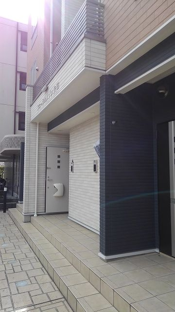 フローラルメゾン矢田のエントランス