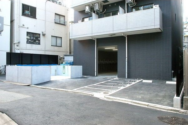 エステムプラザ名古屋・栄プレミアムの駐車場