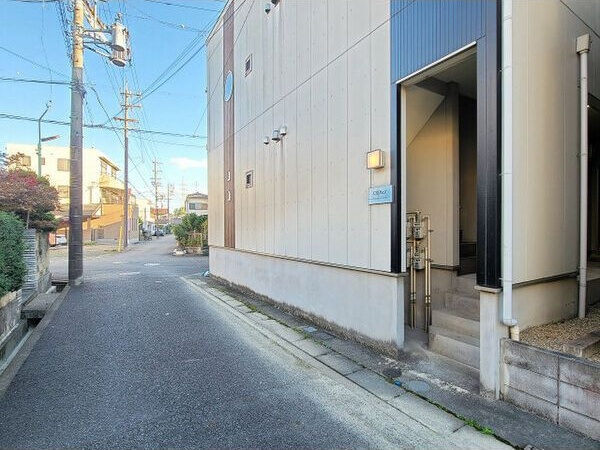 クレフラスト坂井戸のエントランス