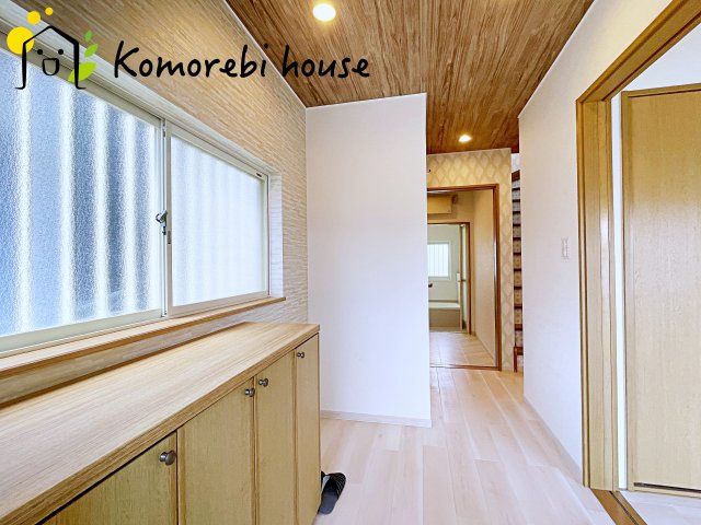 比企郡川島町大字中山　中古戸建の玄関|明るい玄関です