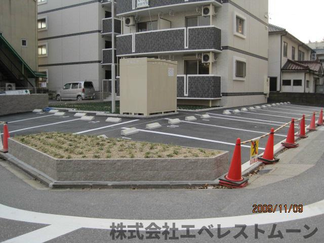 クレインアヴェニューの駐車場|駐車場があるので、車を買う予定の方も安心です