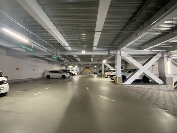 ブリリアタワー名古屋グランスイートの駐車場