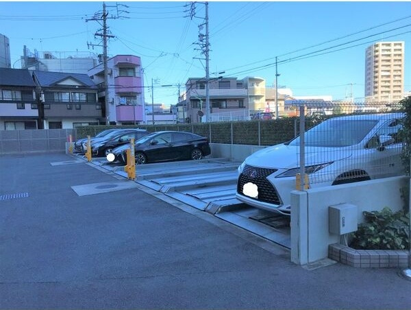グランスイート千種タワーの駐車場