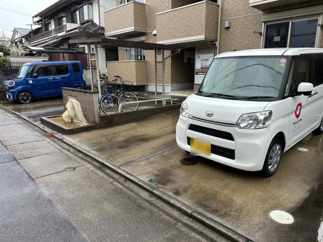 プレジール須田の駐車場