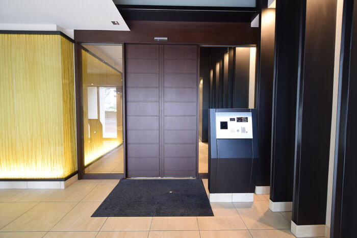 カスタリア新栄Ⅱのエントランス