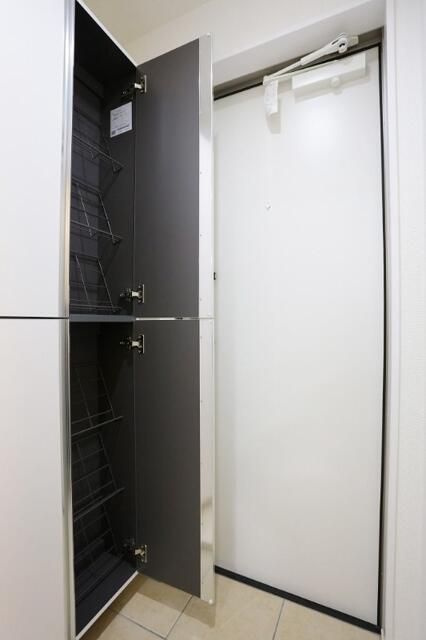 グランクオール朝霞の玄関