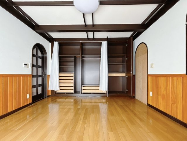 【中古戸建】足利市山川町の洋室|■1階洋室｜くつろぎ空間にも来客時のゲストルームにも♪