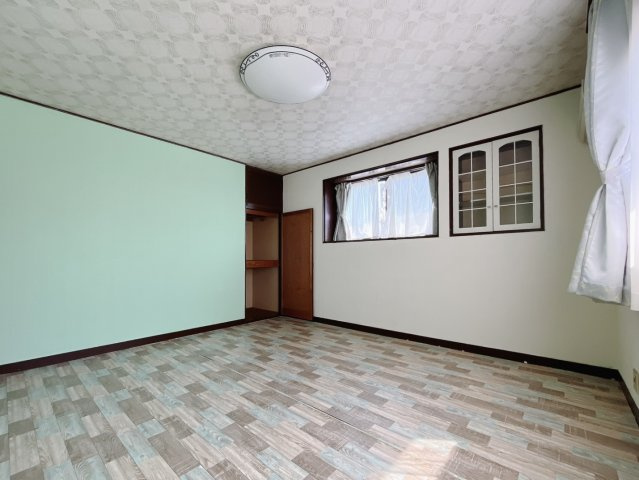 【中古戸建】足利市山川町の洋室|■2階洋室｜2階各居室には収納をご用意しています♪常にお部屋を綺麗に保てます！小さなお子様も自然とお片付けができるようになるのでうれしいですよね！
