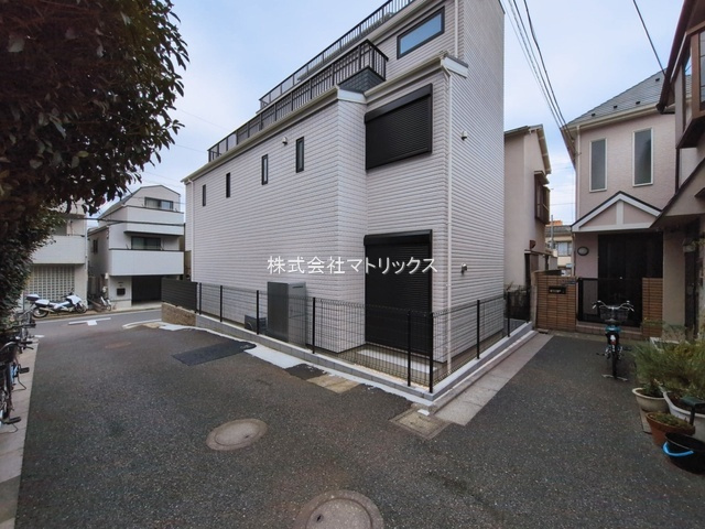 板橋区小茂根2丁目　屋上テラス×車庫付　ハイグレード住宅　限定1棟の前面道路含む現地写真
