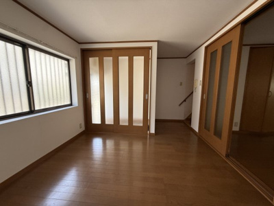 【居間・リビング】 | 灘区上野通4丁目貸家 | こちらの居間で趣味の時間をお楽しみください