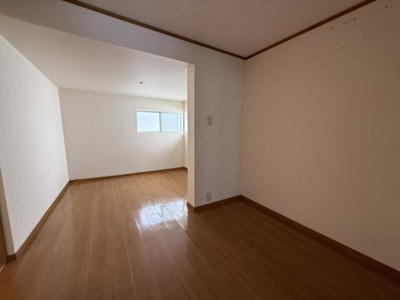 【洋室】 | 灘区上野通4丁目貸家 | 寝室や書斎・趣味の部屋にできる広々としたお部屋です