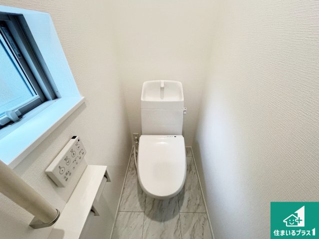 神戸市垂水区南多聞台　新築一戸建てのトイレ|1・2階の2ヶ所にあるので、朝の忙しい時間の順番待ちもなく、深夜の利用にも大変便利です。