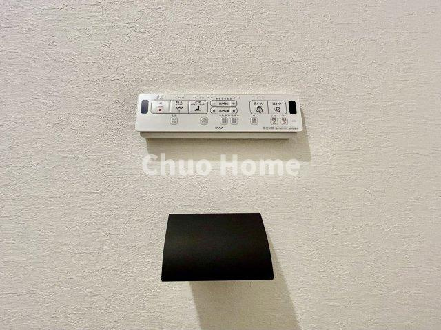 江戸川区松島2丁目新築分譲住宅の内装|【ウォシュレット】清潔に使いたいお手洗いには最適な設備です。もちろんウォームレットも標準装備です。