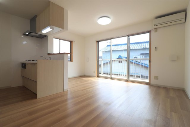 ウッディバードＢ棟の居間・リビング