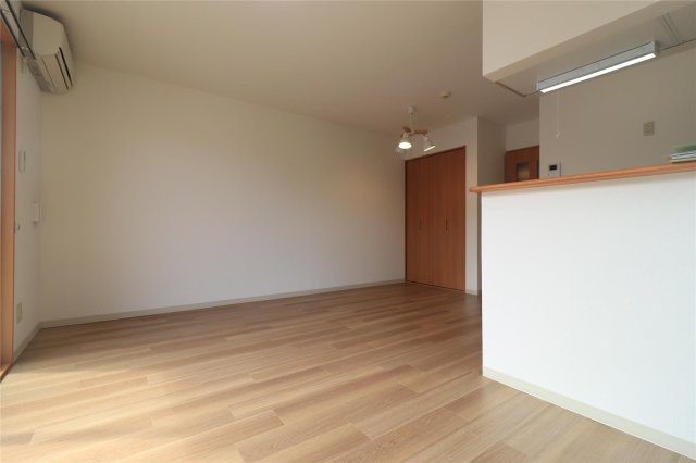 ウッディバードＢ棟の居間・リビング