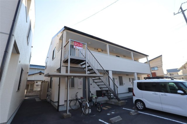 ウッディバードＢ棟のエントランス