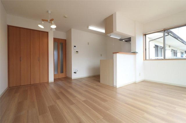 ウッディバードＢ棟の居間・リビング