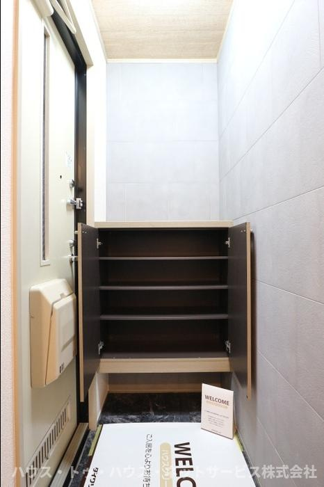 ピュアタウン南逆井　Ｃの玄関