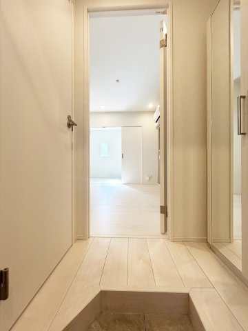 アーティ山王(アーティサンノウ)の玄関|類似です