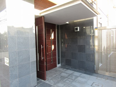 エスト茨木のエントランス