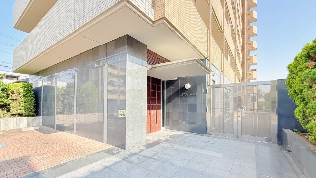 エスト茨木のエントランス