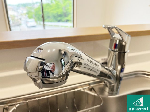 神戸市垂水区南多聞台　新築一戸建ての設備|浄水器を内蔵！炊飯時、お茶を作る時に安心してお水を使えます！お湯と冷水、浄水と原水、シャワーの切替えもワンタッチです！