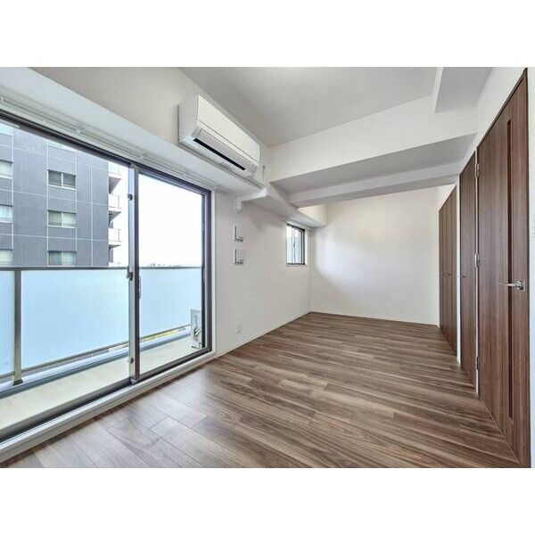 ディアレイシャス東別院Ⅳの居間・リビング