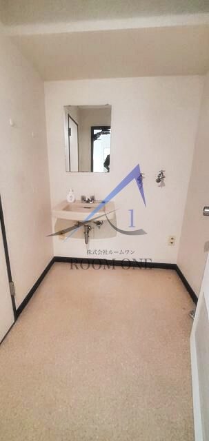 ハイライフ横浜の洗面所|独立洗面台です。