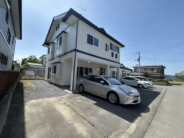 三戸郡南部町大字福田字あかねの駐車場|住宅前に普通車4台、軽3台駐車可能です。