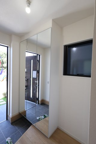 《仲介手数料無料》西区宮前町1708-6新築一戸建てフィットエーの玄関