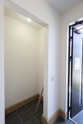 《仲介手数料無料》西区宮前町1708-6新築一戸建てフィットエーの玄関