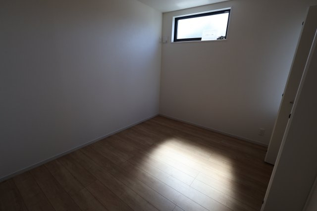 《仲介手数料無料》西区宮前町1708-6新築一戸建てフィットエーの洋室