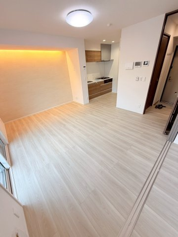 アテリア伍番館の居間・リビング