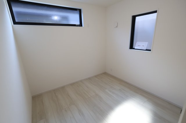 《仲介手数料無料》西区宮前町1708-6新築一戸建てフィットエーの洋室|5.2帖