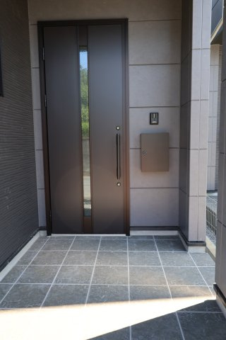 《仲介手数料無料》西区宮前町1708-6新築一戸建てフィットエーの玄関