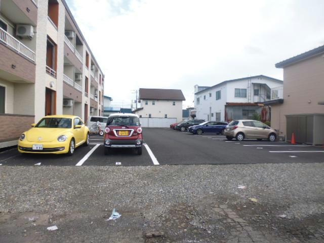 アルダの駐車場