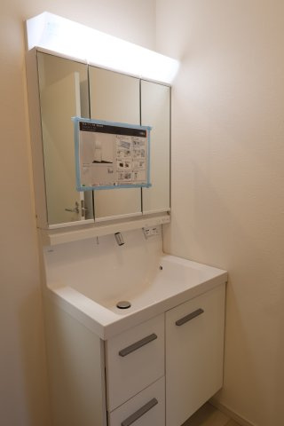 《仲介手数料無料》西区宮前町1708-6新築一戸建てフィットエーの独立洗面台