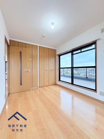 サングレート春日の洋室