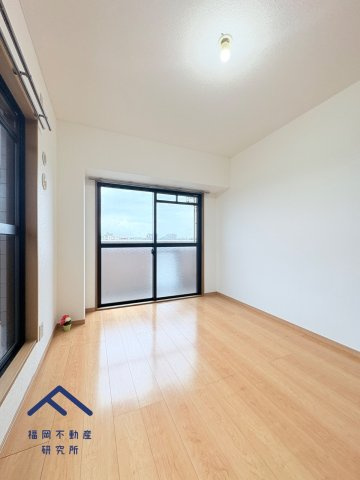 サングレート春日の洋室