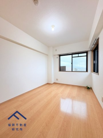 サングレート春日の洋室