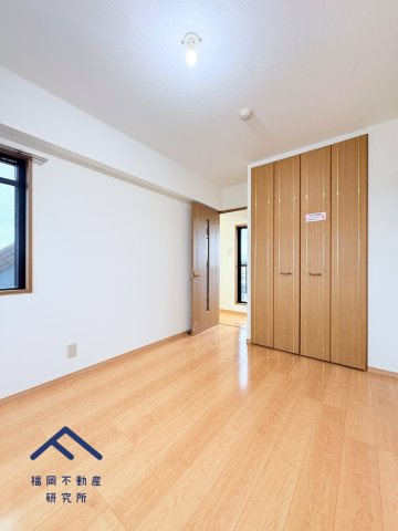 サングレート春日の洋室