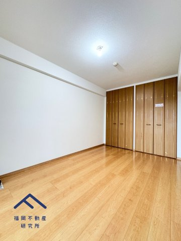 サングレート春日の洋室