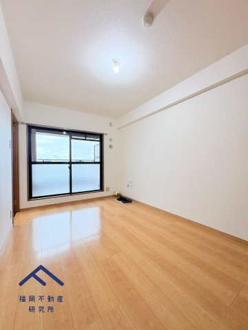 サングレート春日の洋室