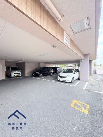 サングレート春日の駐車場