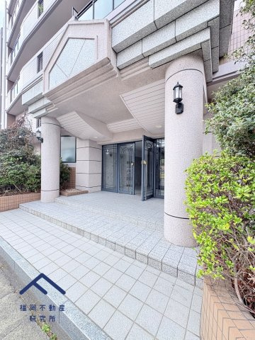 サングレート春日のエントランス